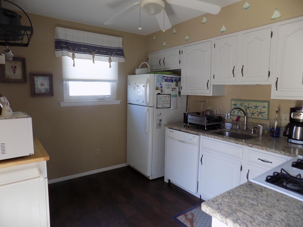 COMFORTABLE PET FRIENDLY TWIN | Photo 10