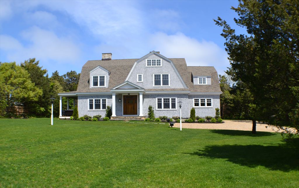 27 Bettencourt Way, Edgartown, Ma 02539, In Town