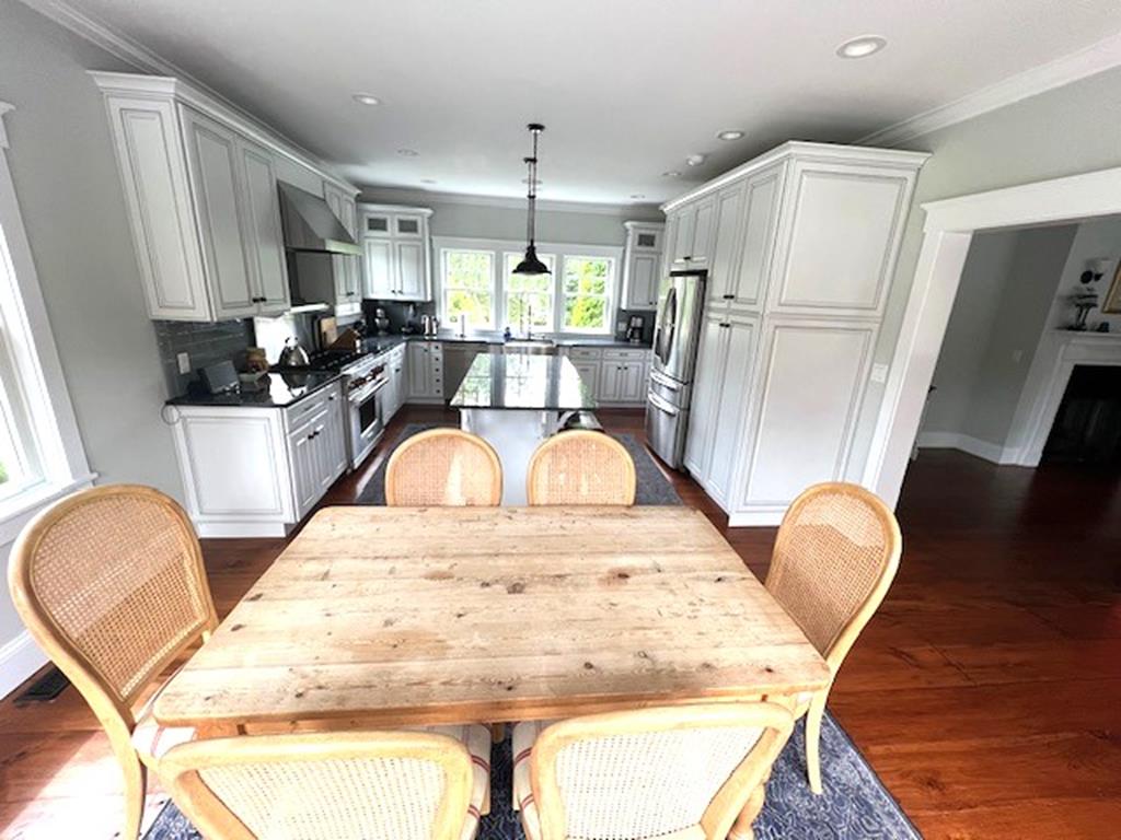 27 Bettencourt Way, Edgartown, MA 02539, In Town