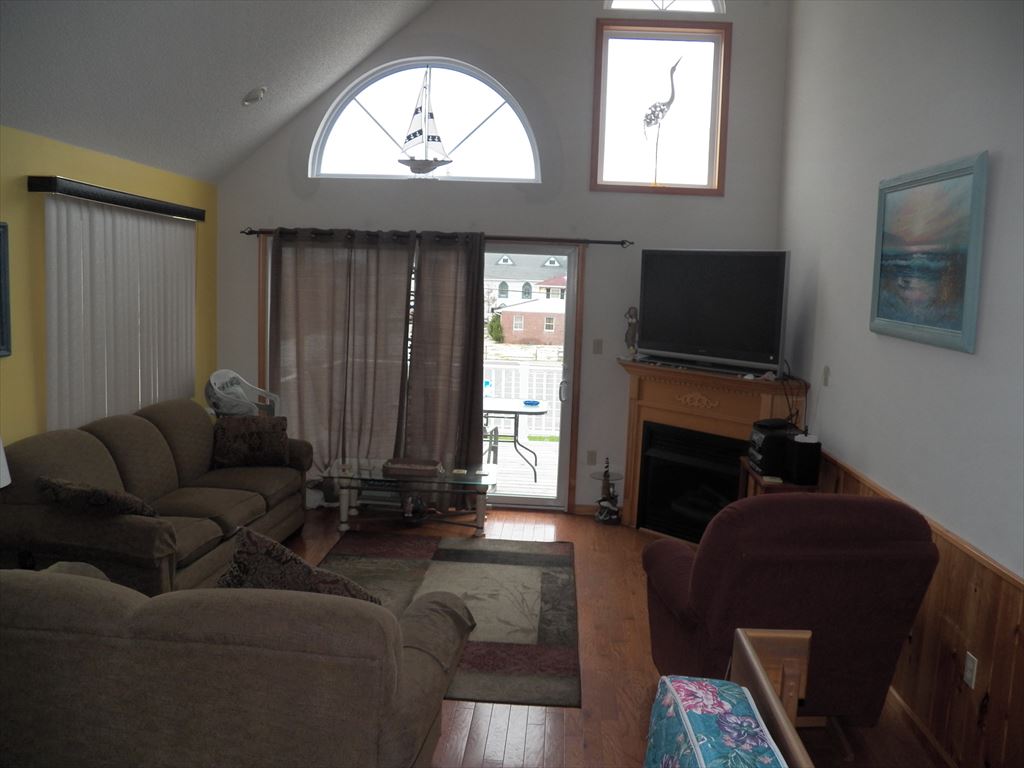 102 45th Street - Picture 
