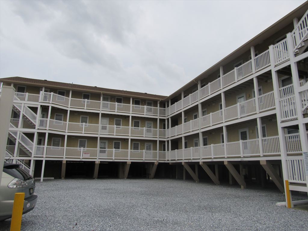 4400 Beach - Picture 