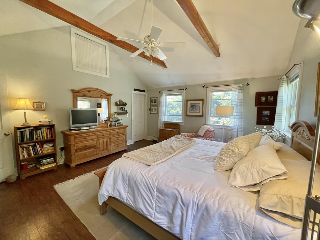 136 County Road, Oak Bluffs, MA 02557, Residential