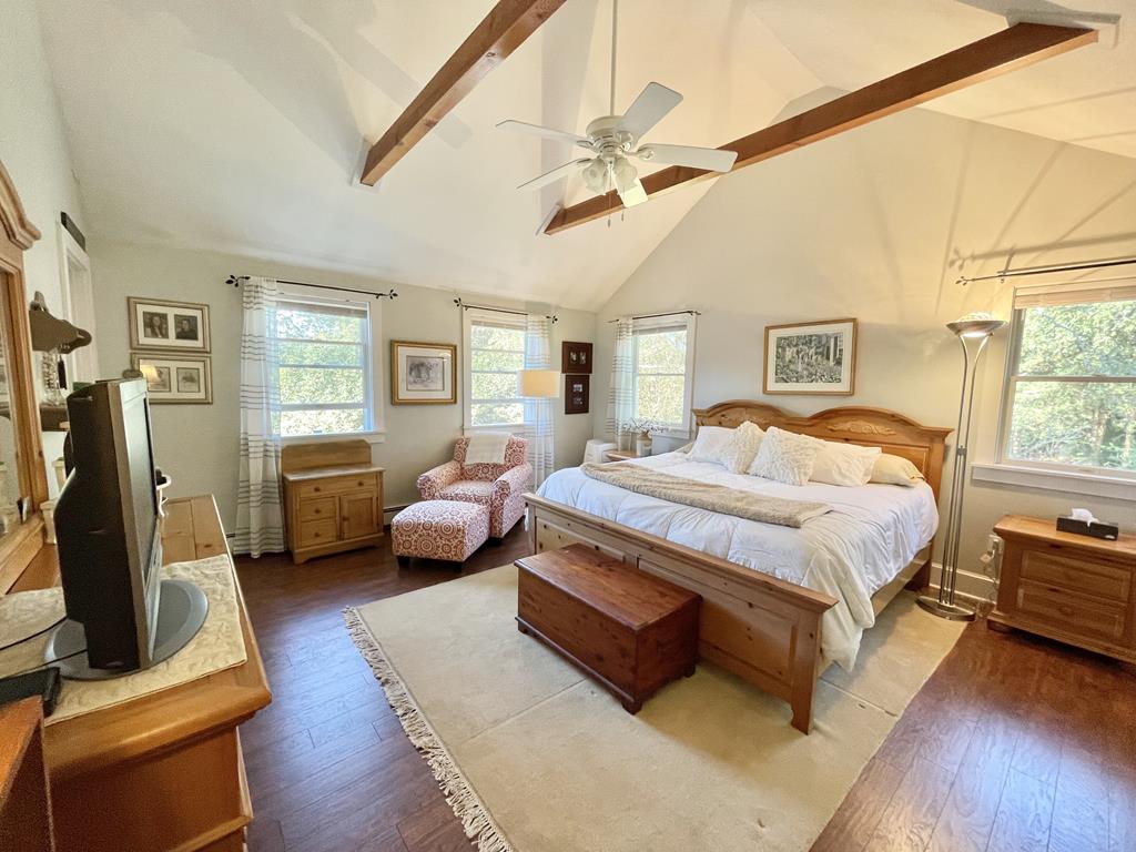 136 County Road, Oak Bluffs, MA 02557, Residential