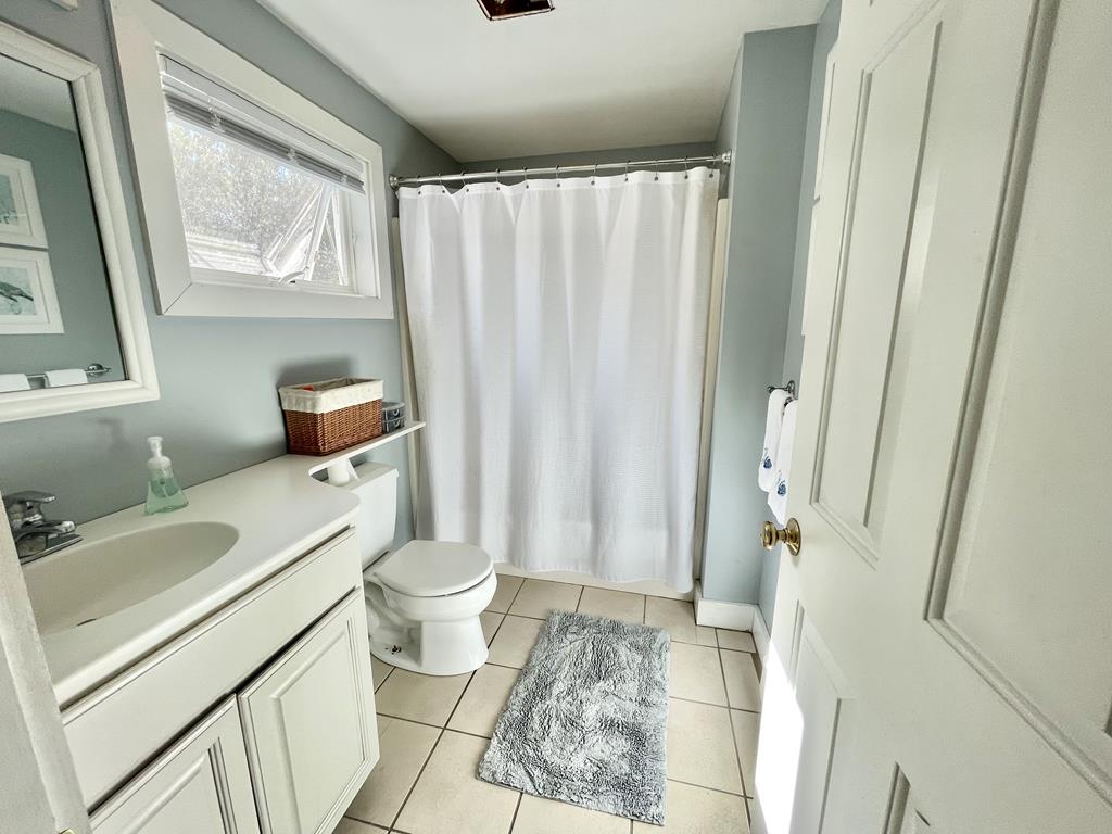 136 County Road, Oak Bluffs, MA 02557, Residential