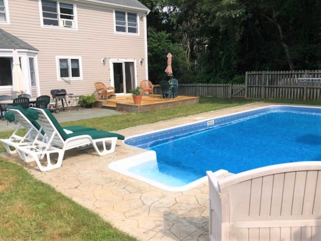 136 County Road, Oak Bluffs, MA 02557, Residential