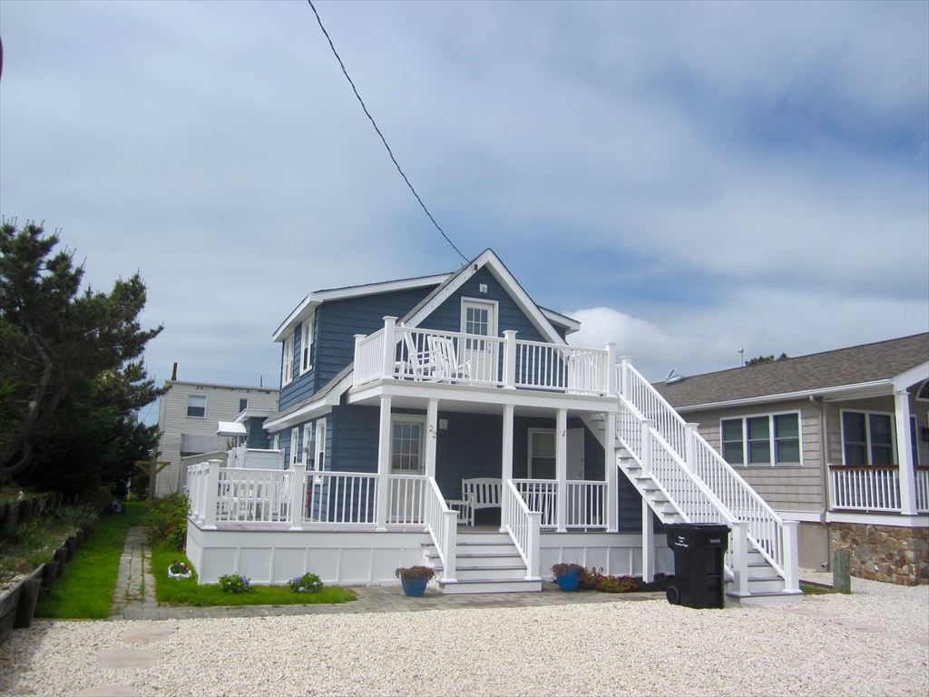 22 Sumner Avenue. 2nd Floor, Strathmere Vacation Rental Riordan