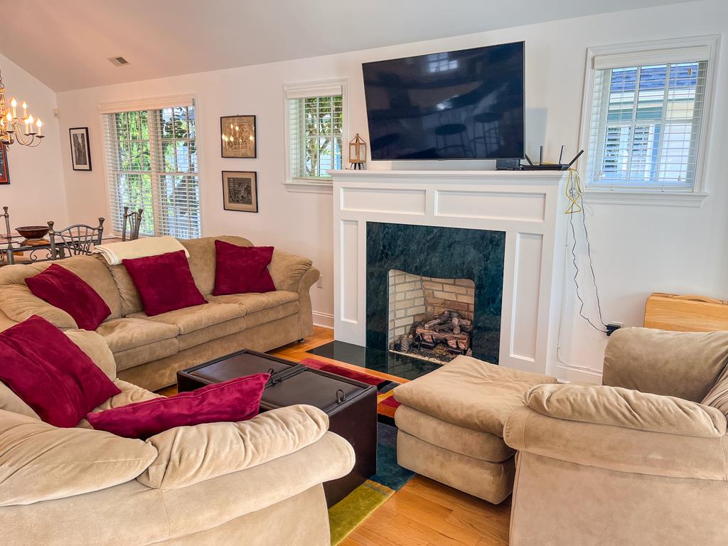 285 Windsor Ave | Photo 9