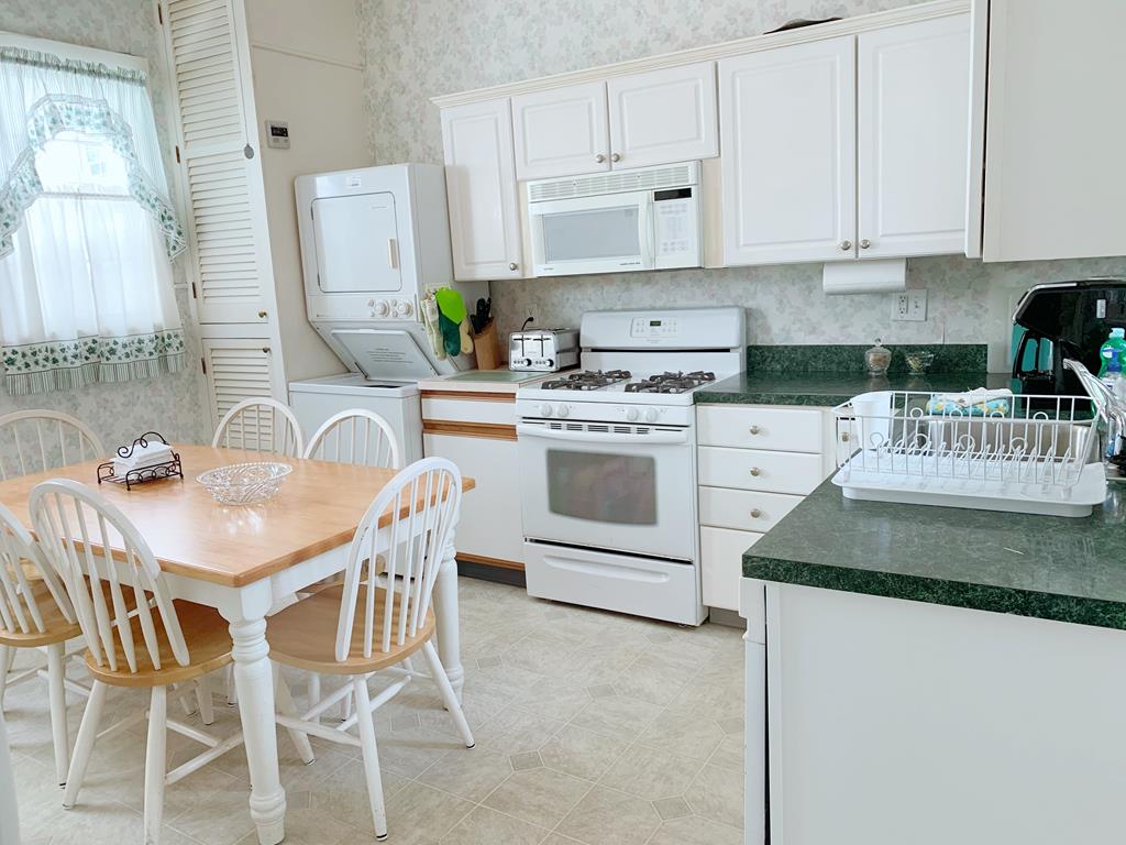 BEACH BLOCK, SLEEPS 15 | Photo 11