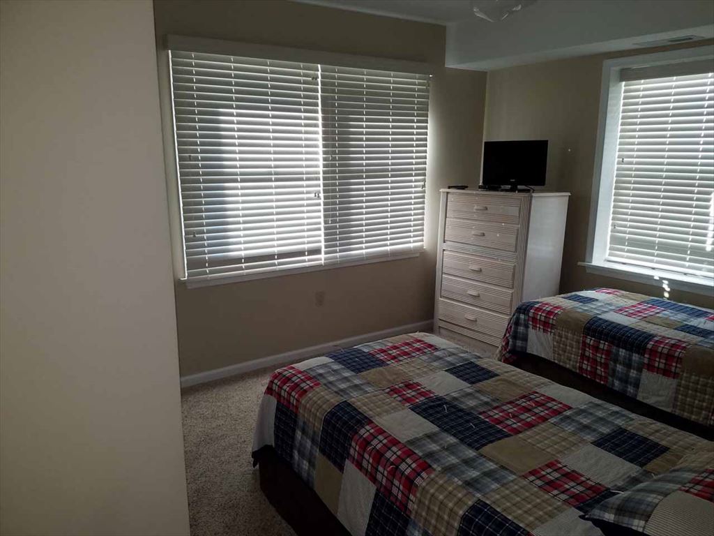 2305 Landis Avenue North - Picture 