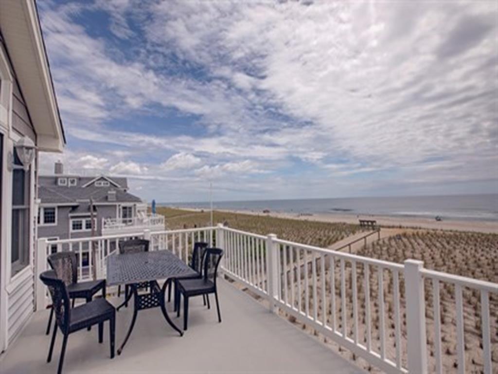 206 E 31st Street, 2nd, Beach Haven Gardens (Ocean Front)