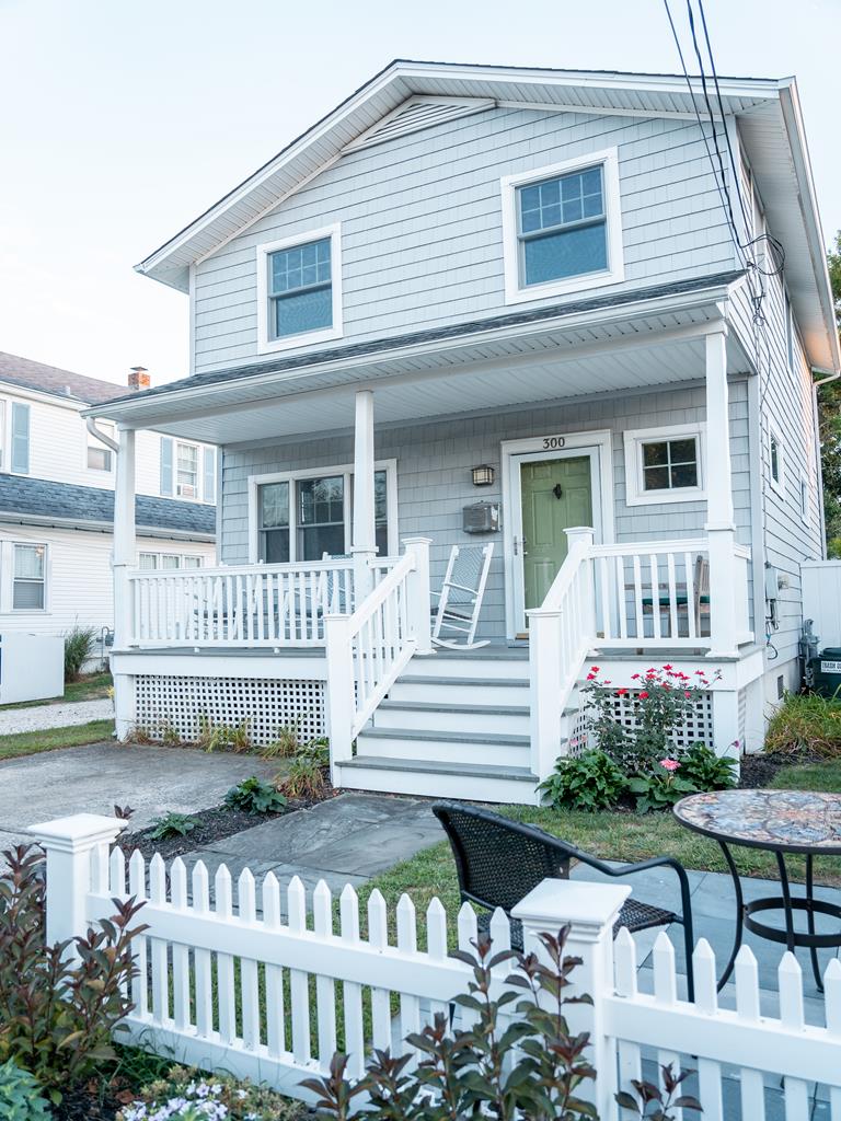 Gray Cottage on Windsor | Photo 3