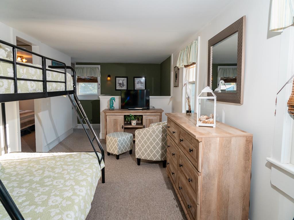 Gray Cottage on Windsor | Photo 20