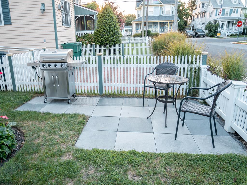 Gray Cottage on Windsor | Photo 4