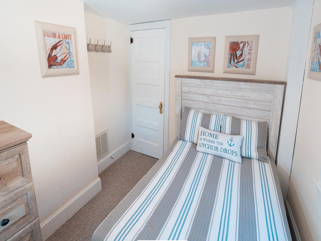 Gray Cottage on Windsor | Photo 24