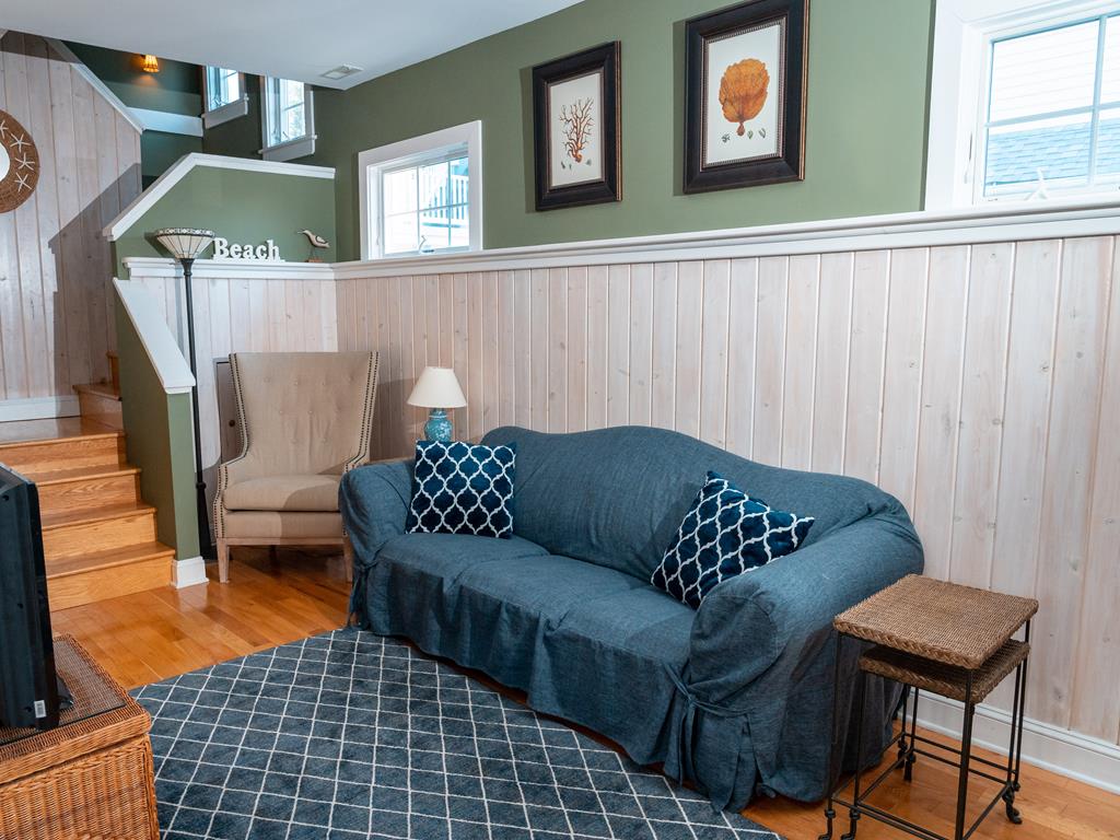 Gray Cottage on Windsor | Photo 8