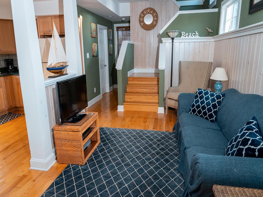 Gray Cottage on Windsor | Photo 9