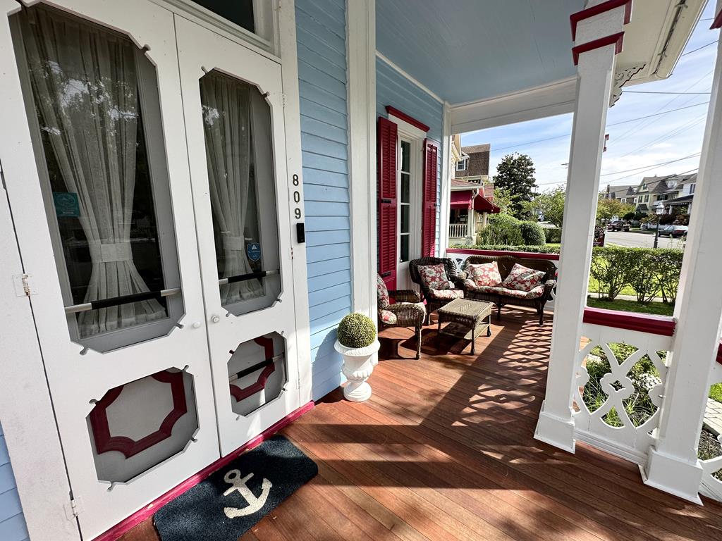 Kane on Kearney - 2 Blocks To The Beach! | Photo 5