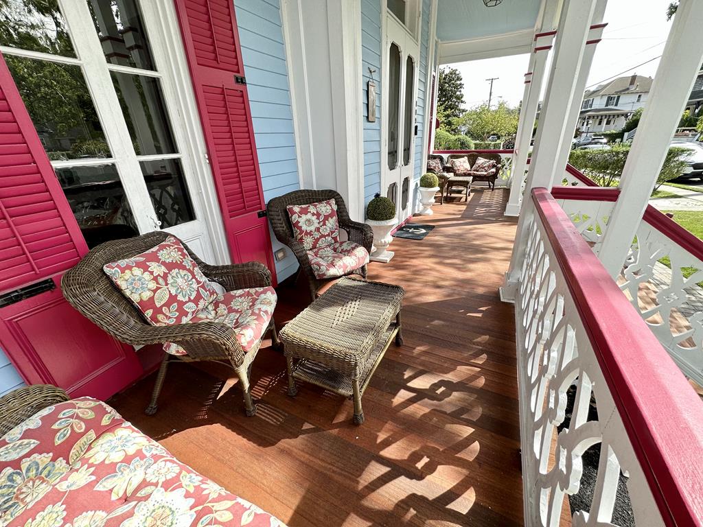 Kane on Kearney - 2 Blocks To The Beach! | Photo 6