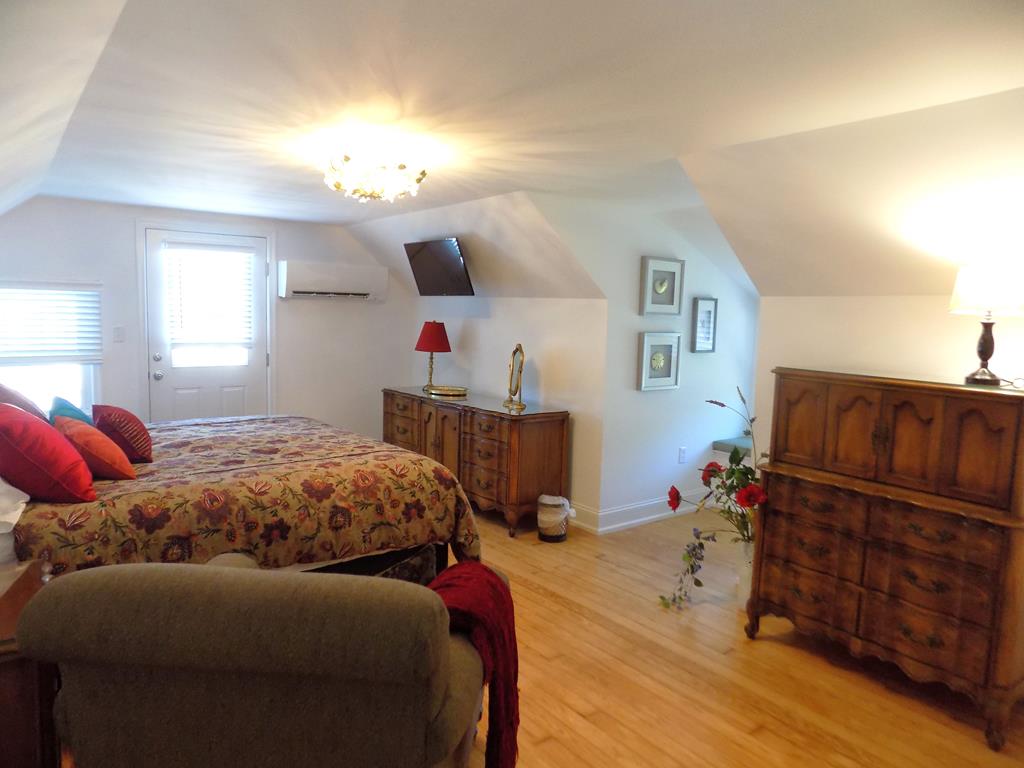 Wild Rose Manor | Photo 15