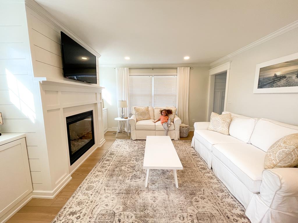 1300 Rosehill Parkway 6