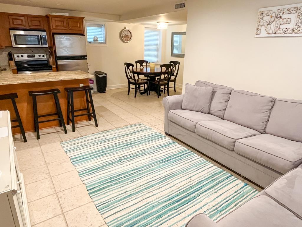 211 Beach Ave. Unit 4 | Photo 4