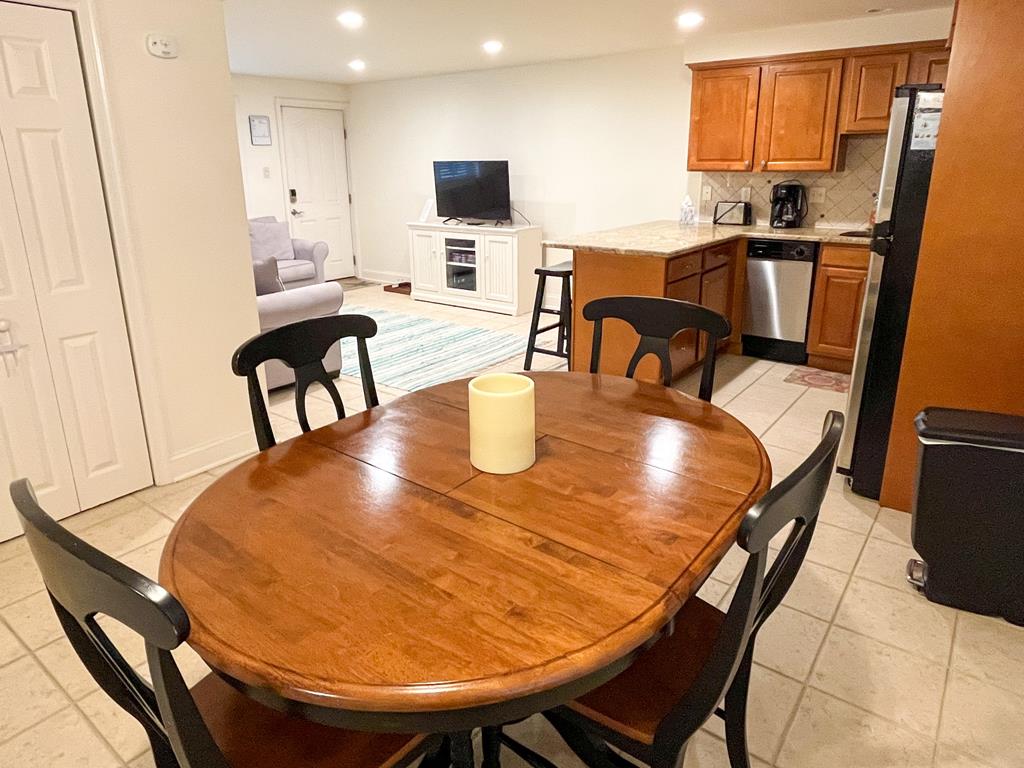 211 Beach Ave. Unit 4 | Photo 8