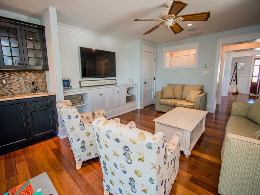 234 14th Street, Avalon (Center)