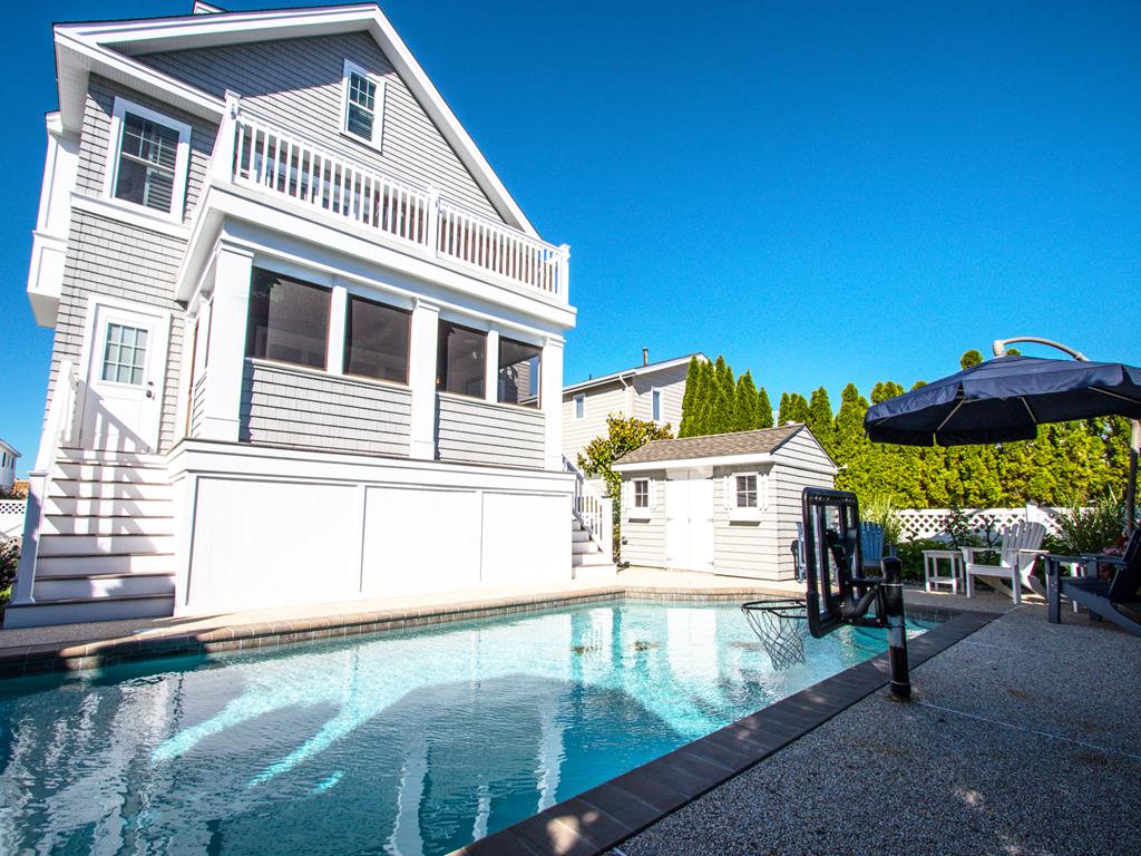 234 14th Street, Avalon (Center)