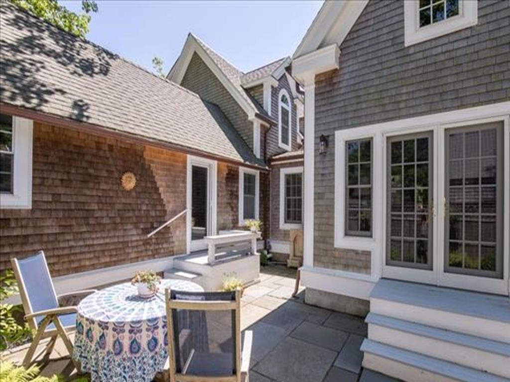 For Lease 13 Reynolds Lane, Vineyard Haven, MA 02568, In Town 3 Beds
