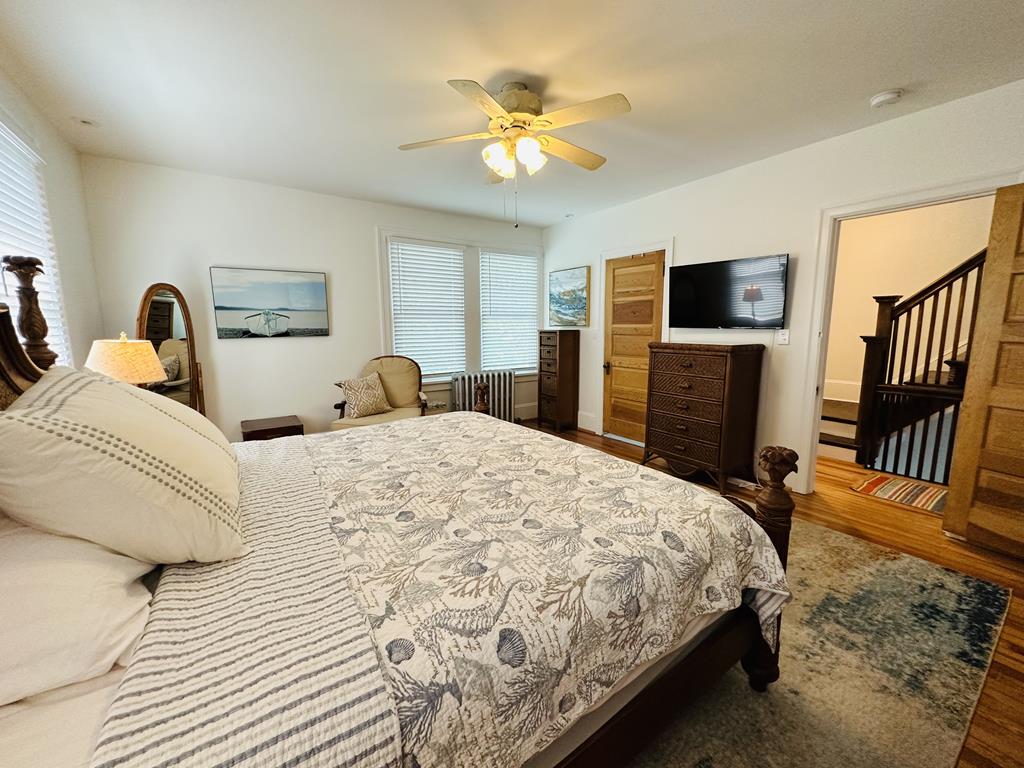 514 Hughes - 6 Bedroom - Close to Beach and Town | Photo 18