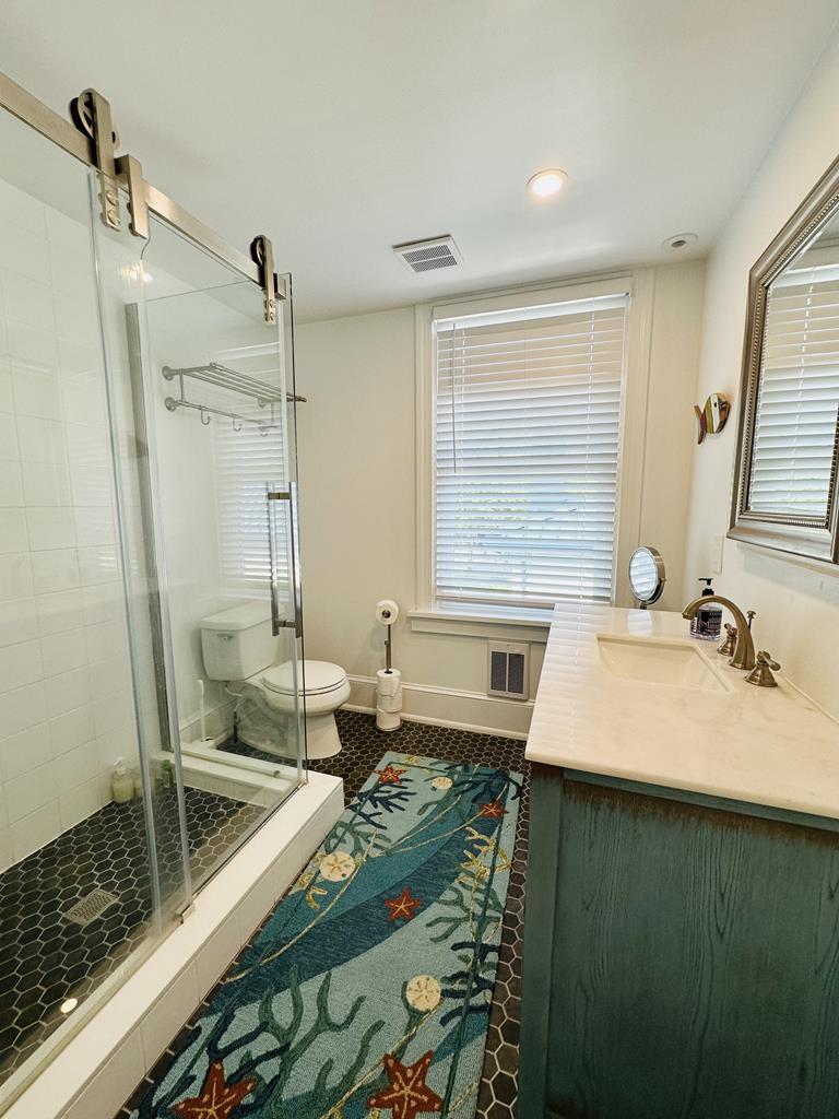 514 Hughes - 6 Bedroom - Close to Beach and Town | Photo 19