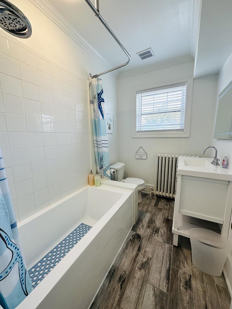 514 Hughes - 6 Bedroom - Close to Beach and Town | Photo 22