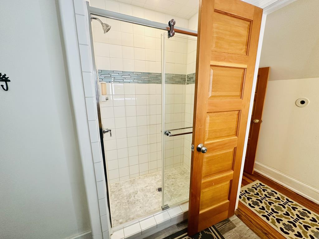 514 Hughes - 6 Bedroom - Close to Beach and Town | Photo 26