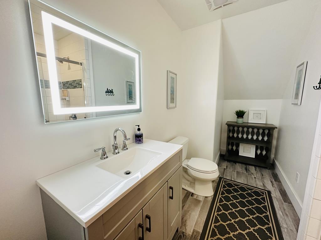 514 Hughes - 6 Bedroom - Close to Beach and Town | Photo 27