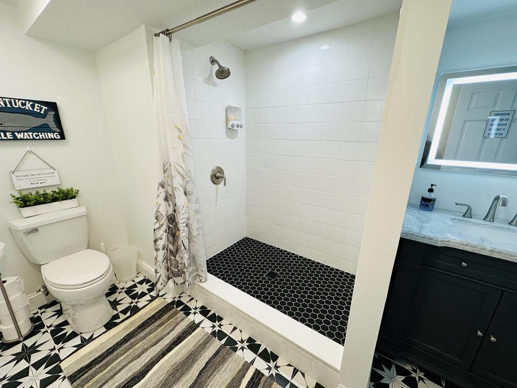 514 Hughes - 6 Bedroom - Close to Beach and Town | Photo 31