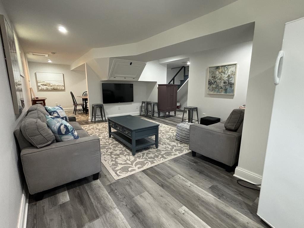 514 Hughes - 6 Bedroom - Close to Beach and Town | Photo 32