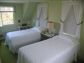 2nd floor bedroom with 2 twins