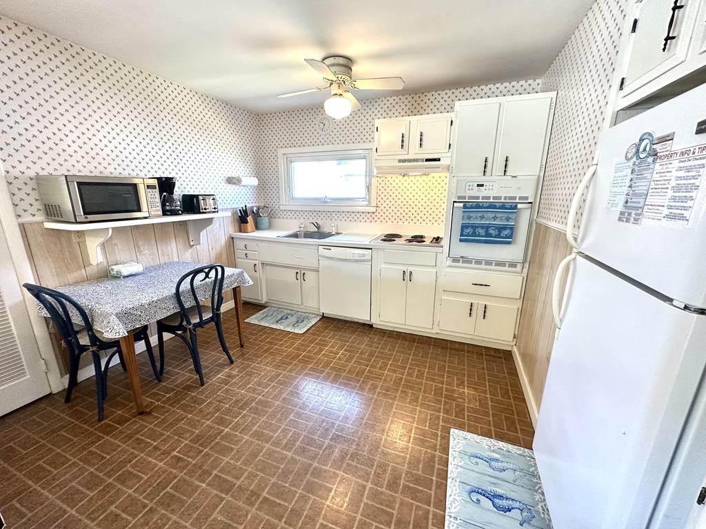 Pemberley Cottage - 926 Benton Avenue | Photo 14