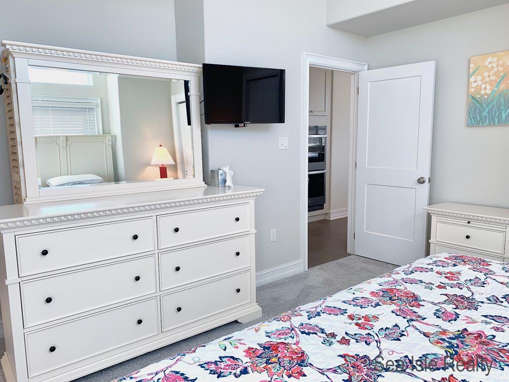 6821 Pleasure Avenue South, Sea Isle City (Beach Front)
