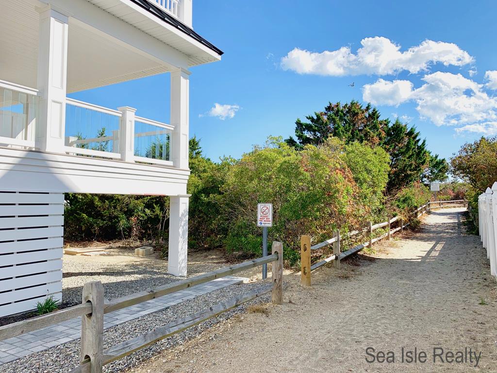 6821 Pleasure Avenue South, Sea Isle City (Beach Front)
