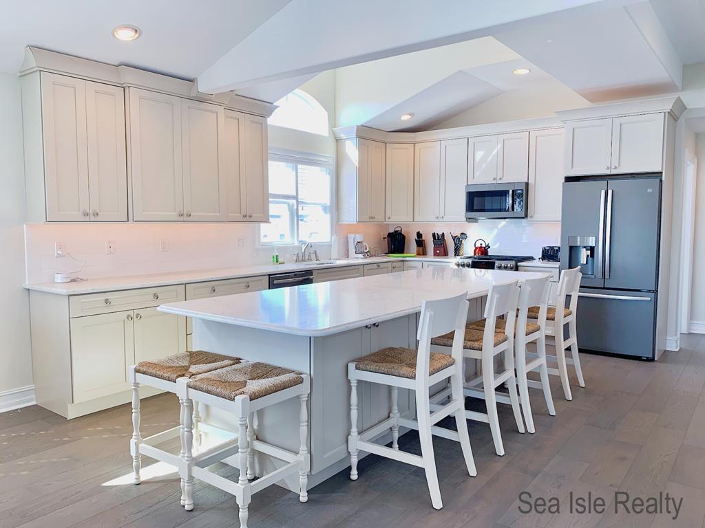 6821 Pleasure Avenue South, Sea Isle City (Beach Front)
