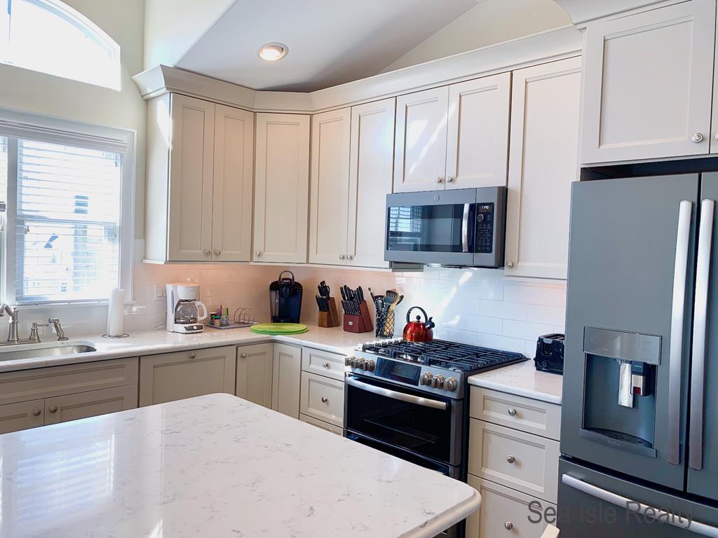 6821 Pleasure Avenue South, Sea Isle City (Beach Front)