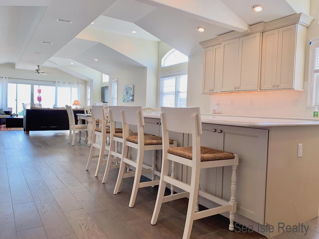 6821 Pleasure Avenue South, Sea Isle City (Beach Front)