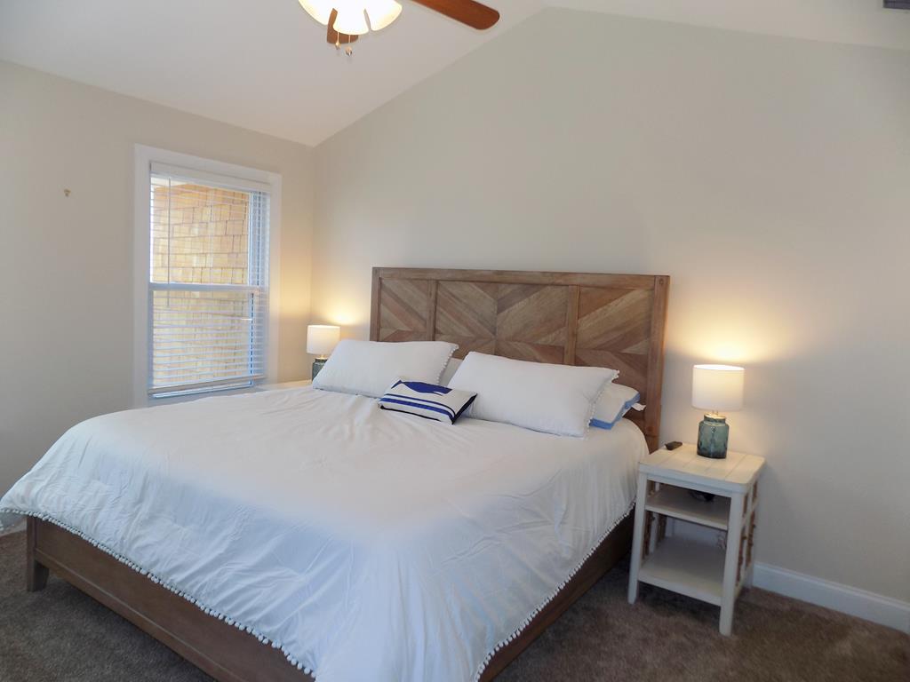 Modern Downtown 4 BR Gem | Photo 28