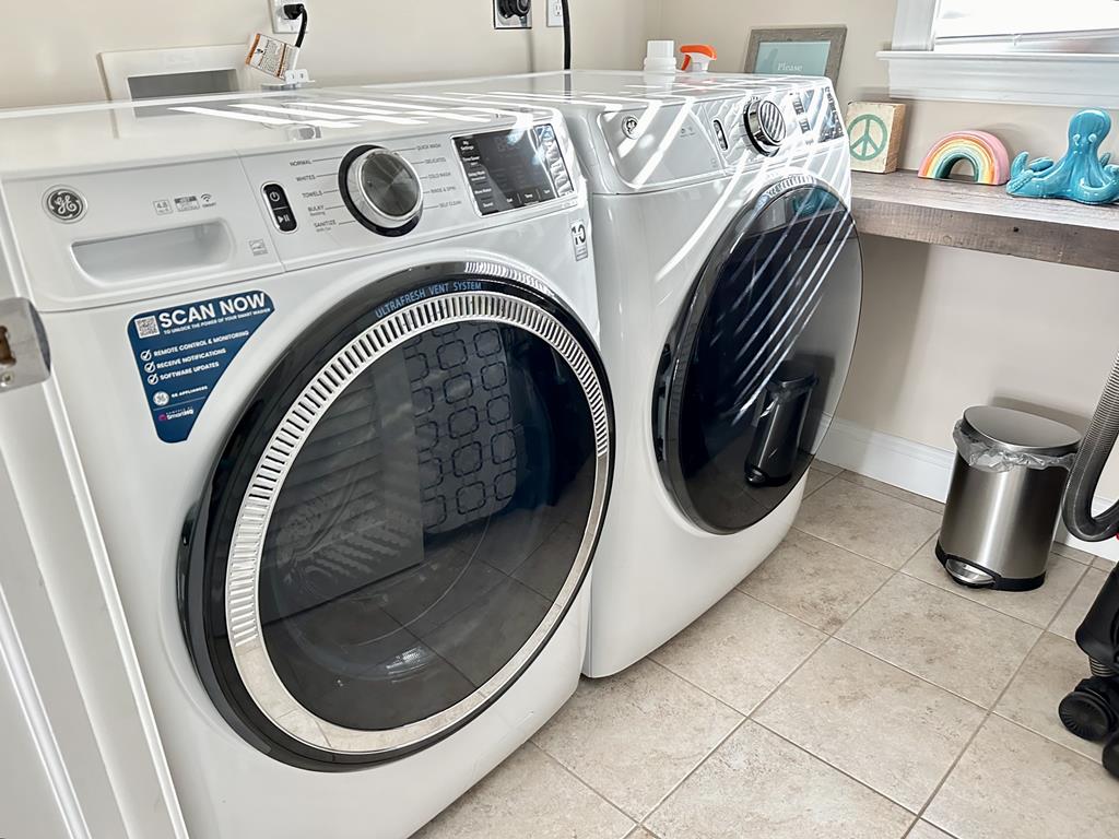 Modern Downtown 4 BR Gem | Photo 32