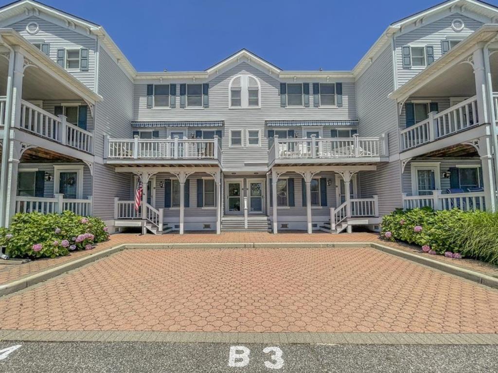 933 Columbia Avenue, Unit B3 - Columbia Gardens | Photo 3