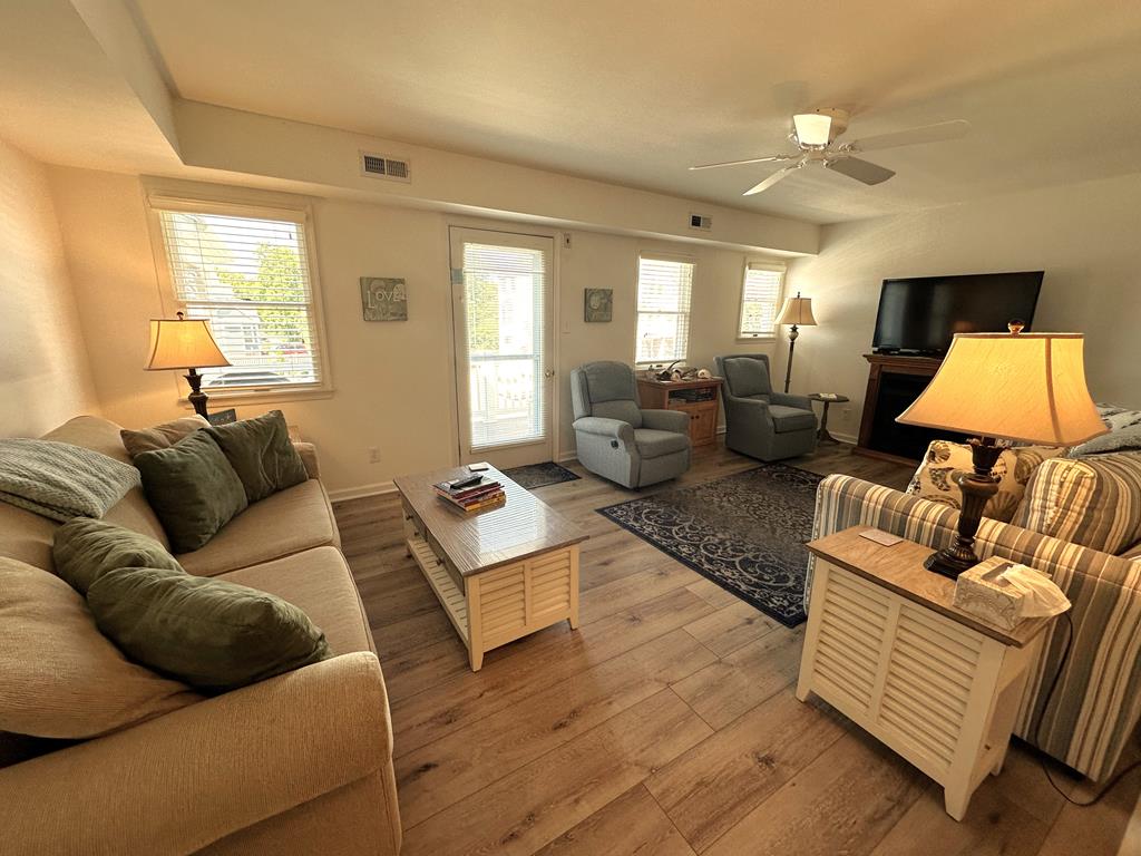 933 Columbia Avenue, Unit B3 - Columbia Gardens | Photo 7