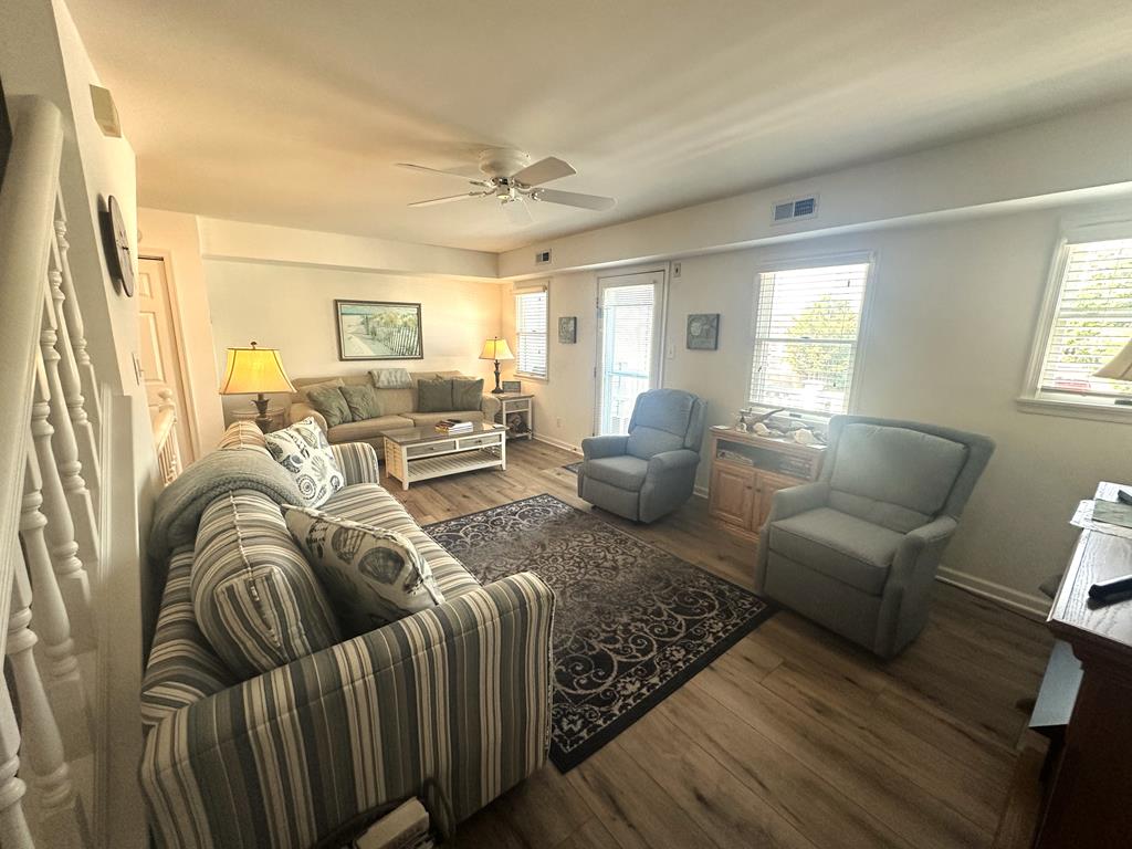 933 Columbia Avenue, Unit B3 - Columbia Gardens | Photo 9