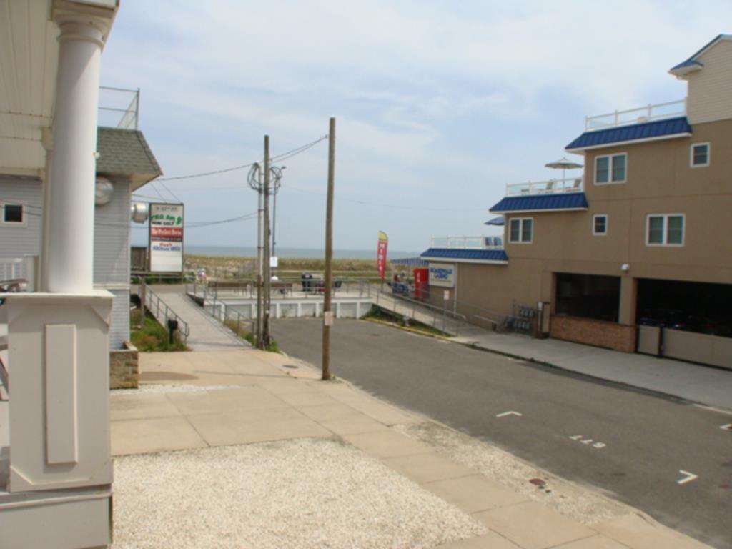17 42nd Street, Sea Isle City (Beach Block)
