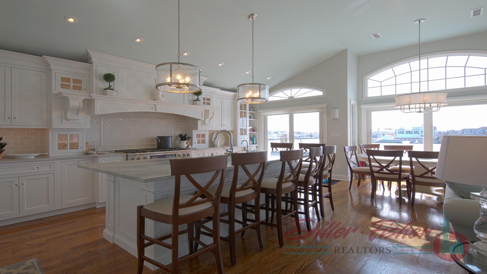 530 42nd Street, Avalon (Bay Front) - Picture 2
